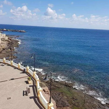 Piso En Primera Linea Con Vistas Directas Al Mar Melenara