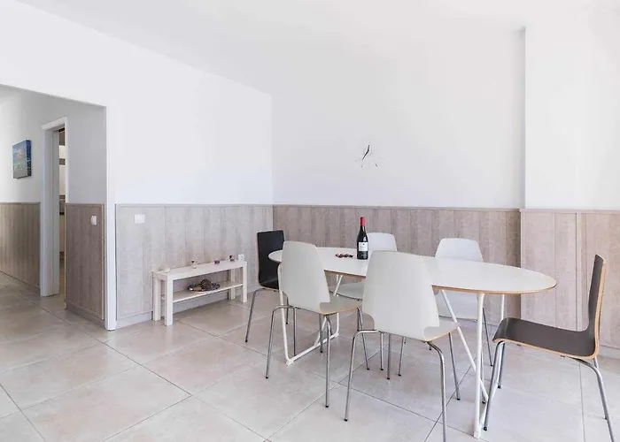 Piso En Primera Linea Con Vistas Directas Al Mar メレナラ