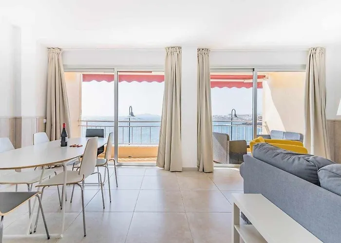 Piso En Primera Linea Con Vistas Directas Al Mar メレナラ